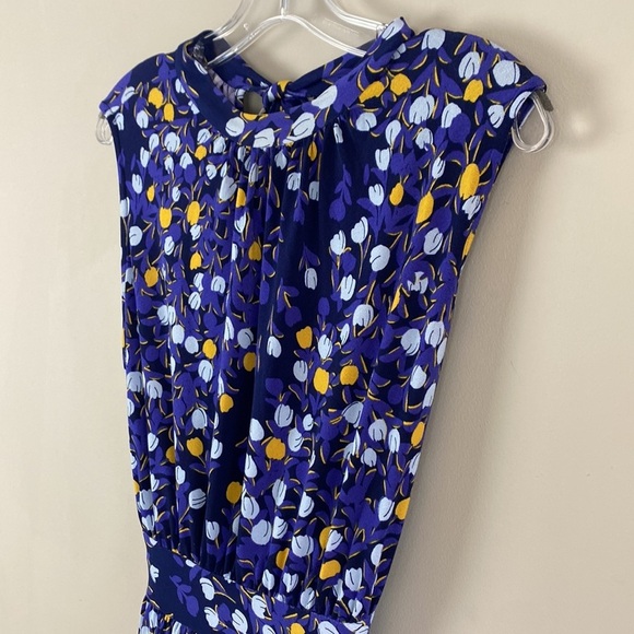 Leota Mindy Shirred Midi Dress In Woodberry Size Large - Picture 12 of 15